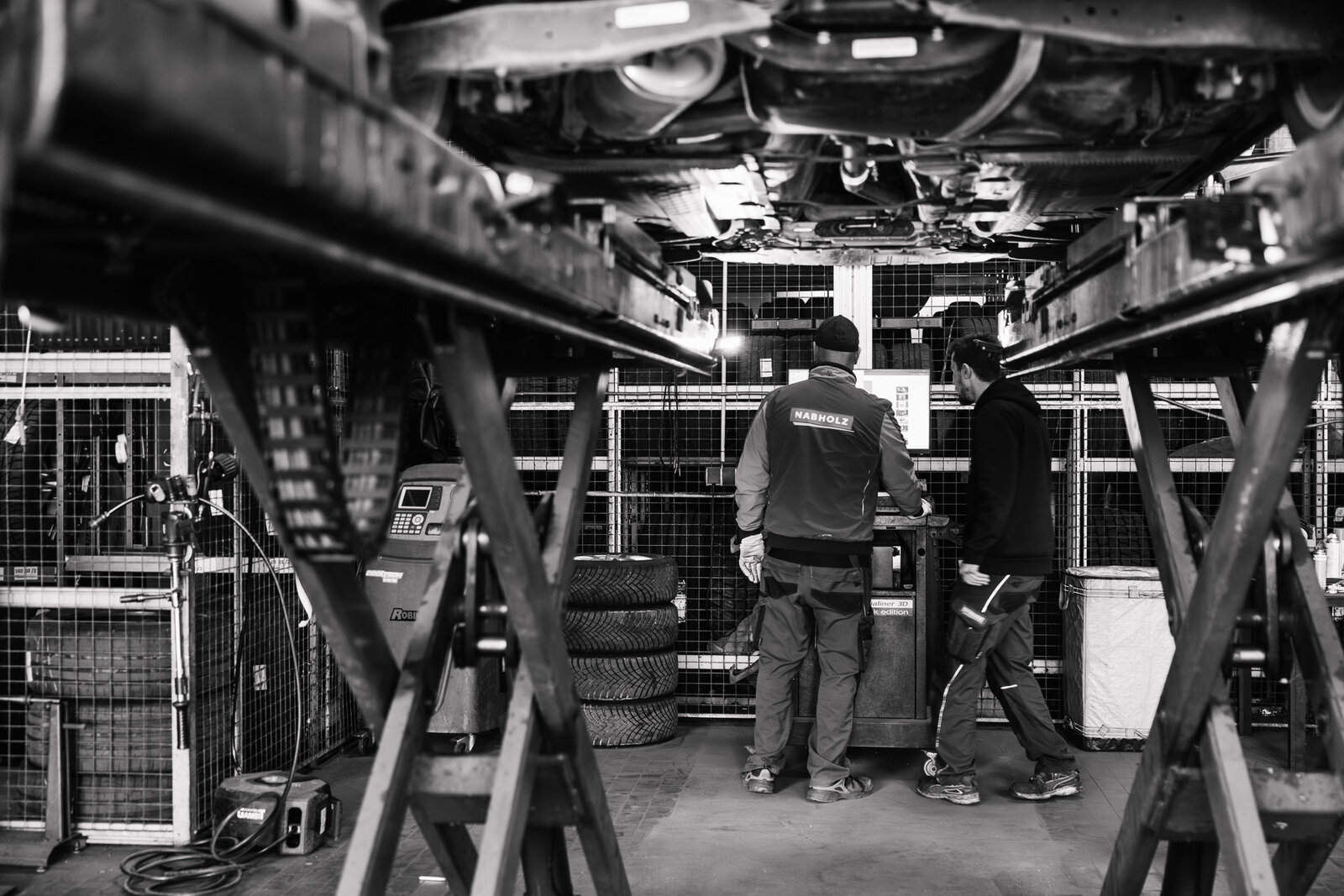 Blick in die Werkstatthalle, Schwarzweißaufnahme