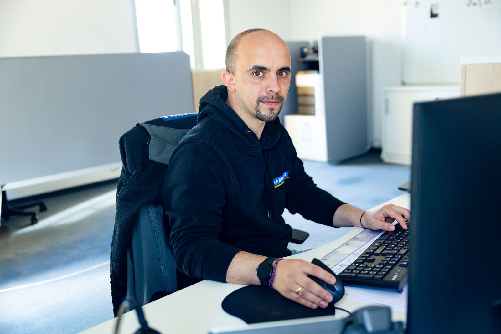 Kollege am Arbeitsplatz